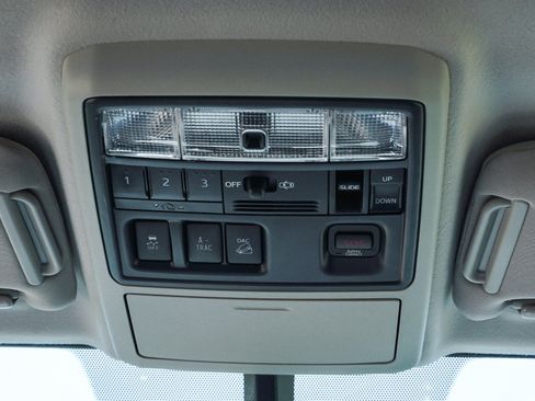 Used 2018 Toyota 4Runner Limited AWD/4WD image 30