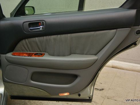 Used 1998 Lexus LS 400 RWD image 12
