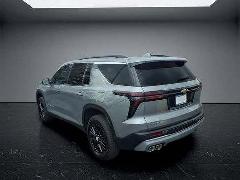 Used 2026 Chevrolet Traverse LT w/ Driver Confidence Package FWD image 5