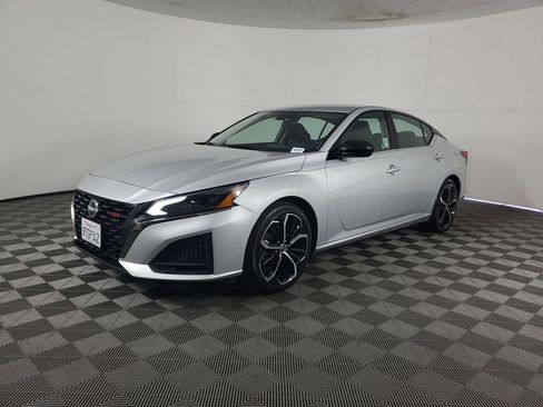 Used 2024 Nissan Altima 2.5 SR FWD image 8