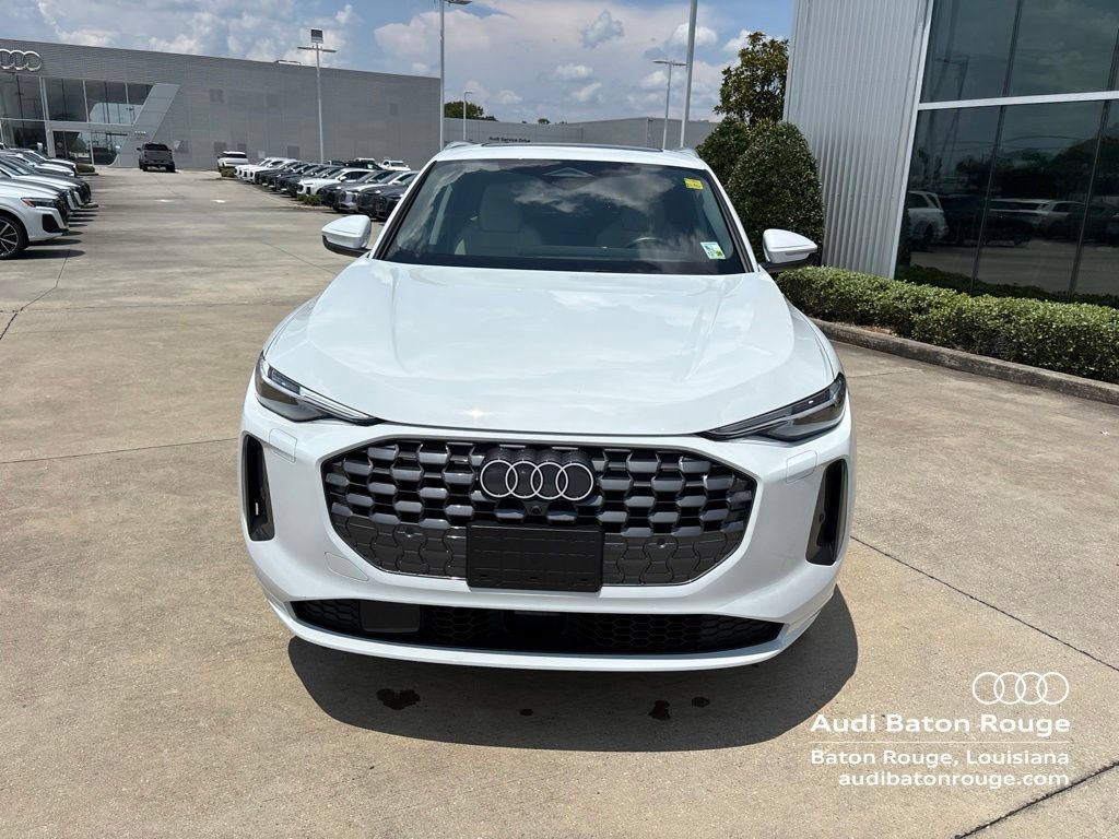 Used 2025 Audi Q5 Premium Plus w/ Premium Plus AWD/4WD image 2