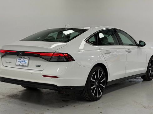 Used 2025 Honda Accord Touring image 4