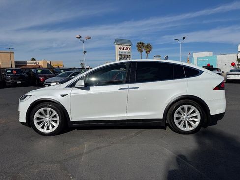 Used 2018 Tesla Model X image 8