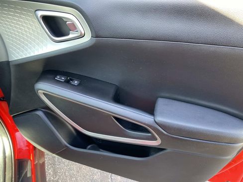 Used 2023 Kia Soul LX image 21