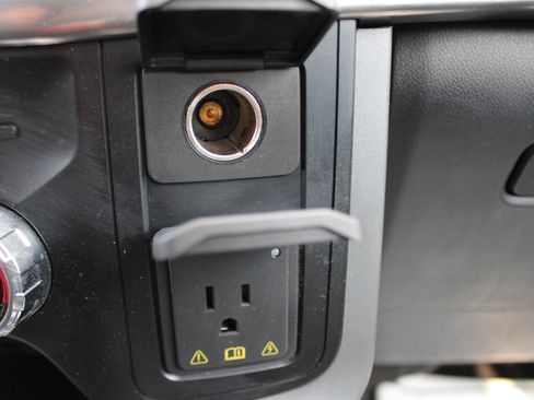 Used 2021 Ford F150 Lariat w/ Tow Technology Package image 28