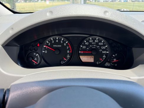 Used 2013 Nissan Frontier SV w/ SV Value Truck Pkg RWD image 12