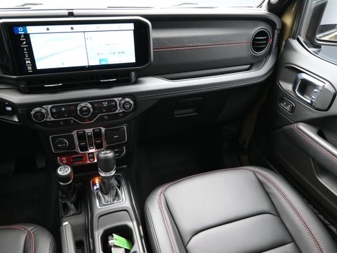 Used 2025 Jeep Wrangler Unlimited Rubicon image 35