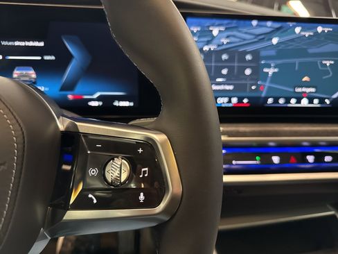 Used 2025 BMW i7 M70 image 42