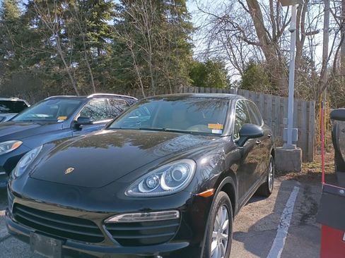 Used 2011 Porsche Cayenne S image 5