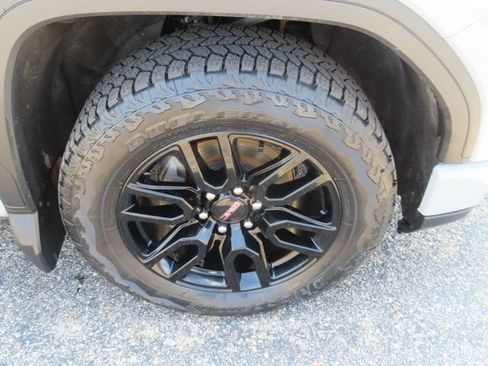 Used 2024 GMC Sierra 1500 Pro w/ Graphite Edition AWD/4WD image 12