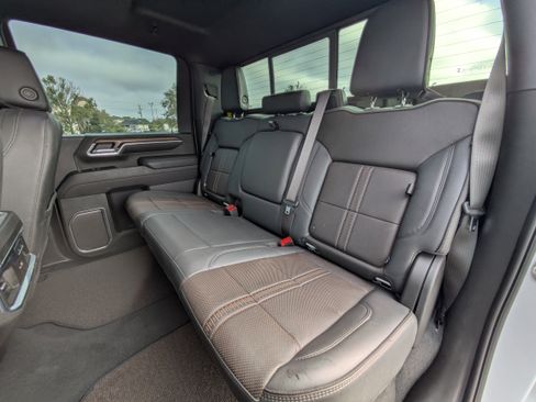 Used 2025 Chevrolet Silverado 3500 High Country w/ Technology Package image 7