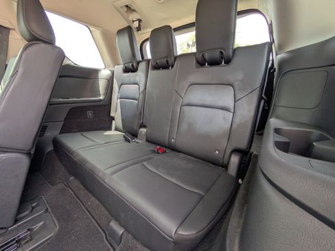 Used 2023 Nissan Pathfinder SL FWD image 16