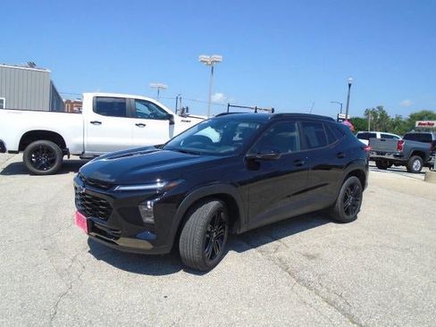 Used 2026 Chevrolet Trax ACTIV w/ Driver Confidence Package FWD image 3