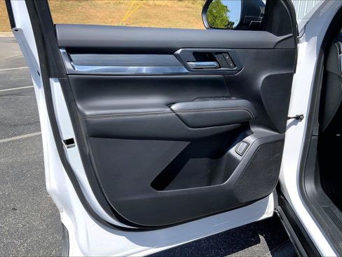 Used 2025 GMC Terrain Elevation w/ Elevation Premium Package FWD image 21