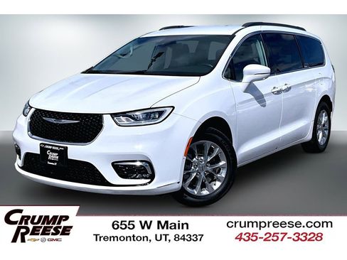 Used 2022 Chrysler Pacifica Touring-L w/ Uconnect Theater Family Group AWD/4WD image 1