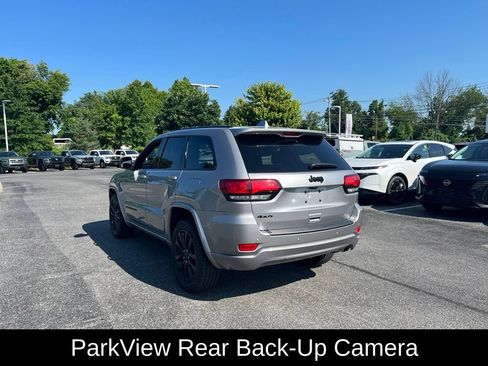Used 2019 Jeep Grand Cherokee Altitude AWD/4WD image 11