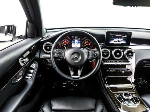 Used 2019 Mercedes-Benz GLC 350e 4MATIC image 5