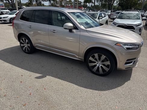 Used 2025 Volvo XC90 B5 Plus w/ Protection Package Premier AWD/4WD image 3
