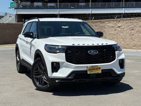 New 2026 Ford Explorer ST-Line w/ ST-Line Street Pack RWD image 2