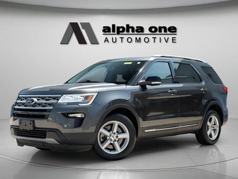 Used 2018 Ford Explorer XLT w/ Equipment Group 201A FWD image 1