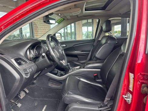 Used 2017 Dodge Journey Crossroad w/ Popular Equipment Group FWD image 2