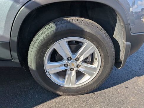 Used 2019 Chevrolet Trax LT w/ LT Convenience Package image 24