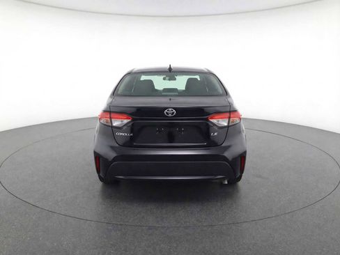 Used 2025 Toyota Corolla LE image 5