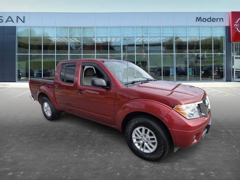 Used 2019 Nissan Frontier SV image 3