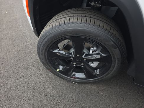 New 2025 Jeep Grand Cherokee Limited w/ Black Appearance Package image 33