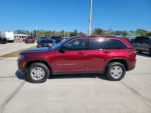 Used 2025 Jeep Grand Cherokee Laredo image 2