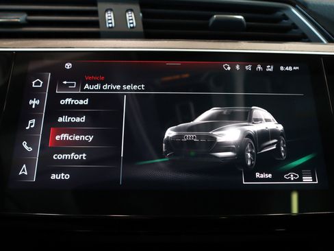 Used 2021 Audi e-tron Premium w/ Convenience Plus Package image 23