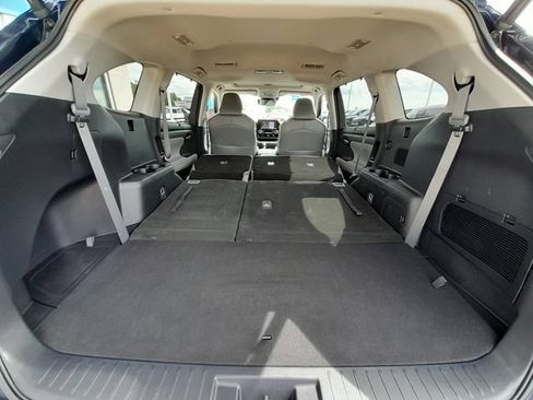 Used 2021 Toyota Highlander XLE AWD/4WD image 55