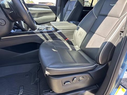 Used 2025 Cadillac Escalade Sport w/ Touring Package image 21