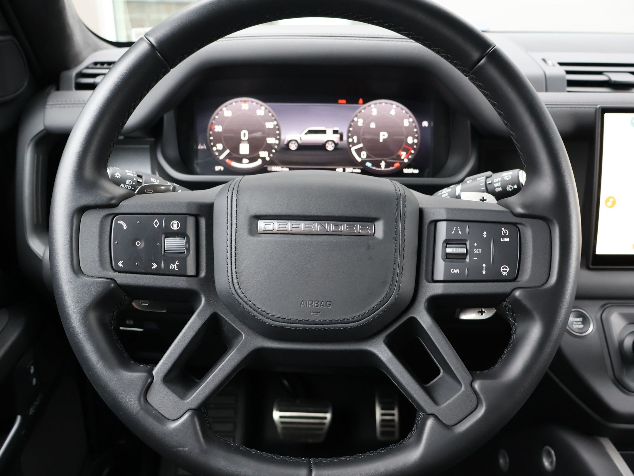 Used 2025 Land Rover Defender 110 V8 AWD/4WD image 15