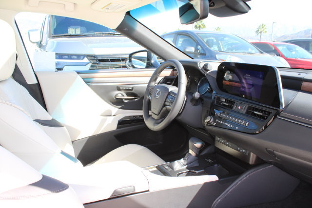 Certified 2025 Lexus ES 350 w/ Premium Package FWD image 5