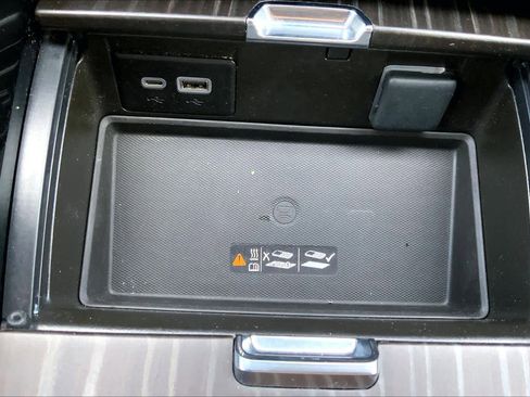 Used 2024 GMC Yukon XL Denali w/ Advanced Technology Package image 36