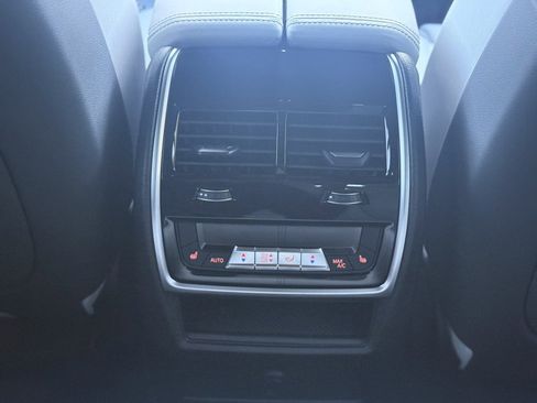 New 2026 BMW X6 xDrive40i w/ Climate Comfort Package image 22