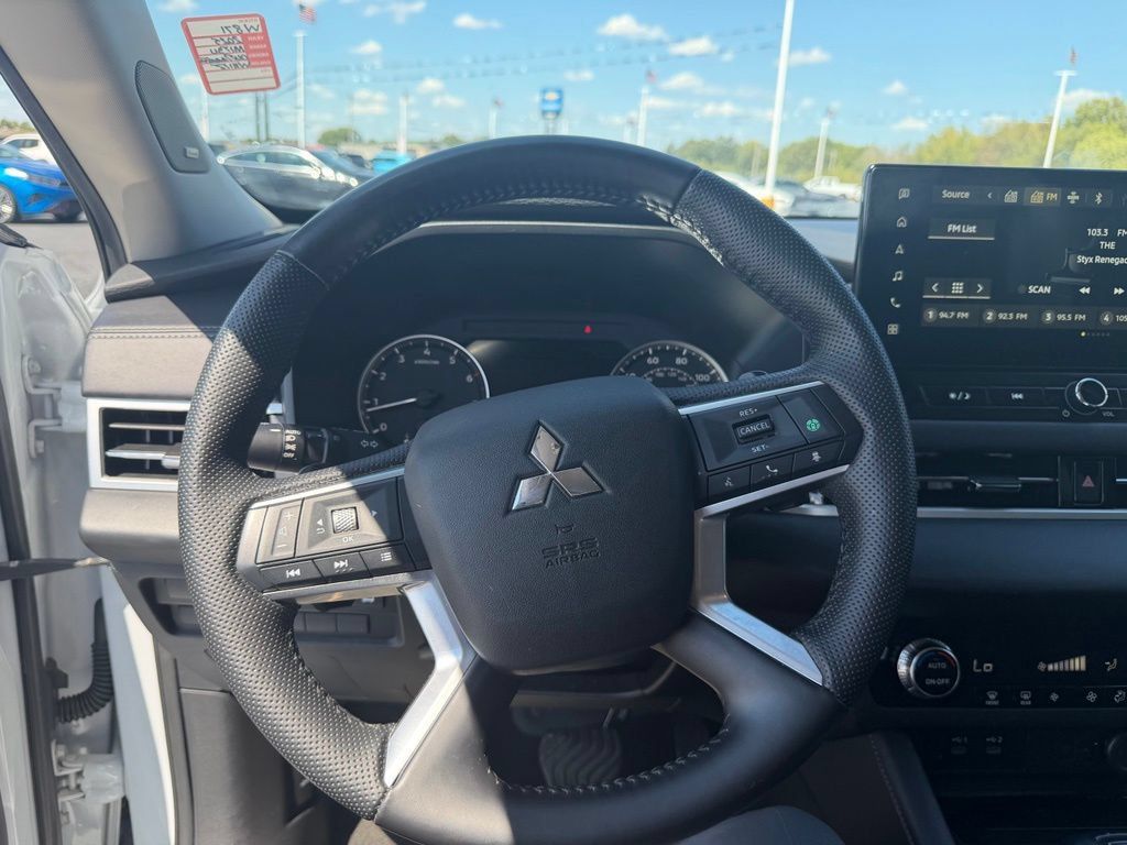 Used 2025 Mitsubishi Outlander SE AWD/4WD image 10