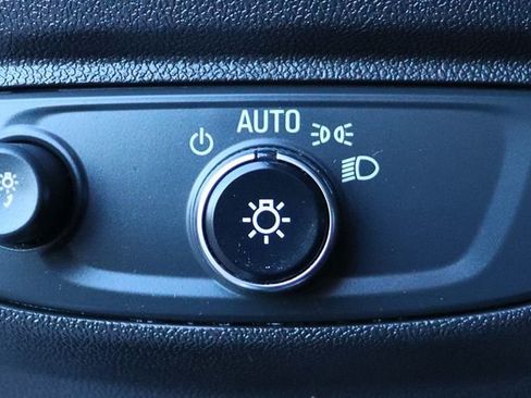 Used 2020 Chevrolet Equinox LS w/ LS Convenience Package image 41