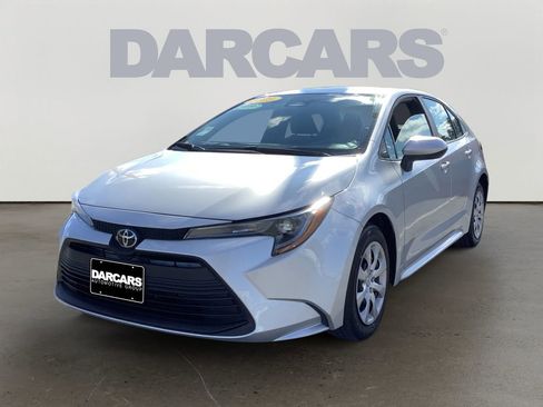Used 2025 Toyota Corolla LE FWD image 8