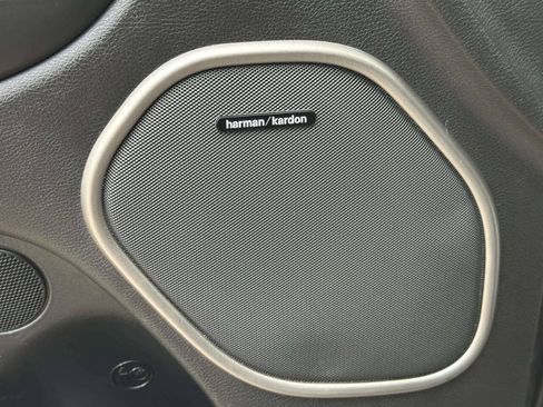Used 2018 Jeep Grand Cherokee Overland AWD/4WD image 11