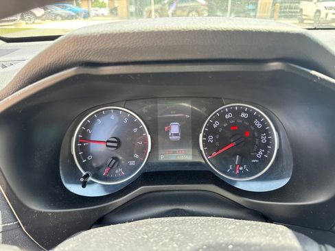 Used 2019 Toyota RAV4 LE FWD image 4
