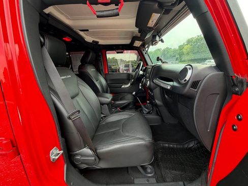 Used 2016 Jeep Wrangler Unlimited Rubicon w/ Dual Top Group AWD/4WD image 19