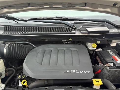 Used 2012 Chrysler Town & Country Touring w/ Entertainment Group #1 FWD image 25