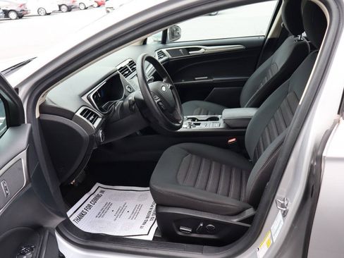 Used 2018 Ford Fusion SE FWD image 5