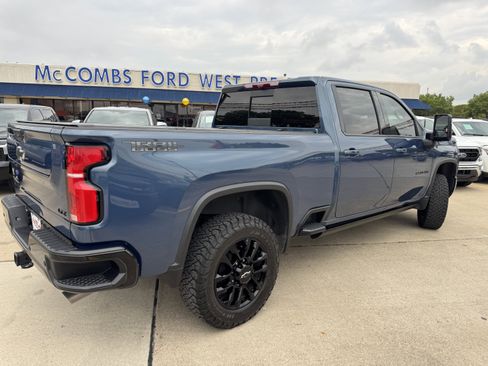 Used 2025 Chevrolet Silverado 2500 LTZ w/ LTZ Plus Package image 8