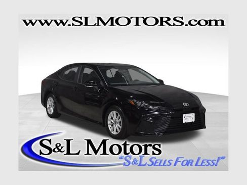 Used 2025 Toyota Camry LE FWD image 1