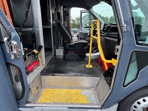 Used 2021 Ford Transit 350 DRW RWD image 39