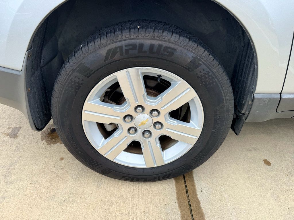 Used 2011 Chevrolet Traverse LT FWD image 31
