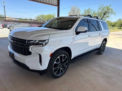 Used 2021 Chevrolet Suburban RST w/ Luxury Package RWD image 3